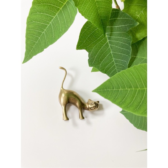 Vintage Brass Cat Ring Holder Mid Century Modern Brass Cat Figurine - Picture 8 of 9